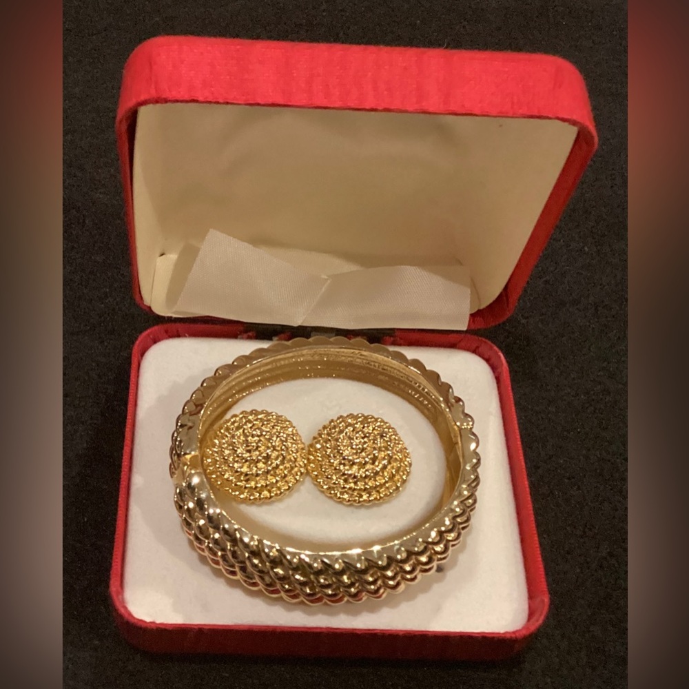 Gold plated costume jewelry set